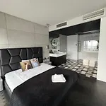 Black Pearl - Amazing View, 130 Sqm *