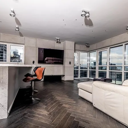 アパート Black Pearl - Amazing View, 130 Sqm ワルシャワ
