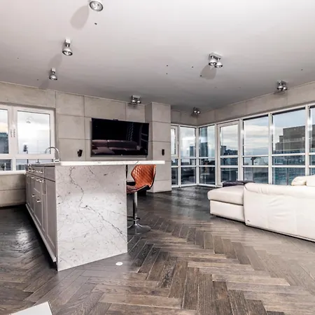 Black Pearl - Amazing View, 130 Sqm דירה ורשה