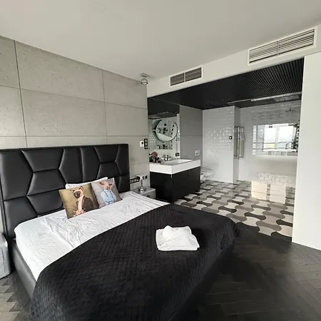 Black Pearl - Amazing View, 130 Sqm *