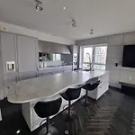 Black Pearl - Amazing View, 130 Sqm Varşova